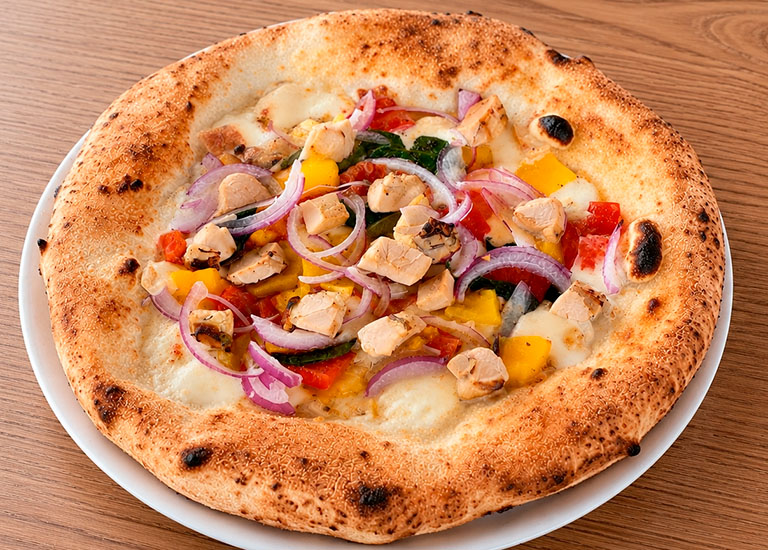 イタリアンレストラン LOGIC ピッツァ ペペロナータと華味鳥のオルトラーナ