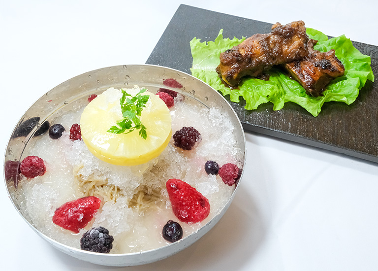 韓国家庭料理 チェゴヤ パイン&フルーツの氷冷麺とスペアリブのセット